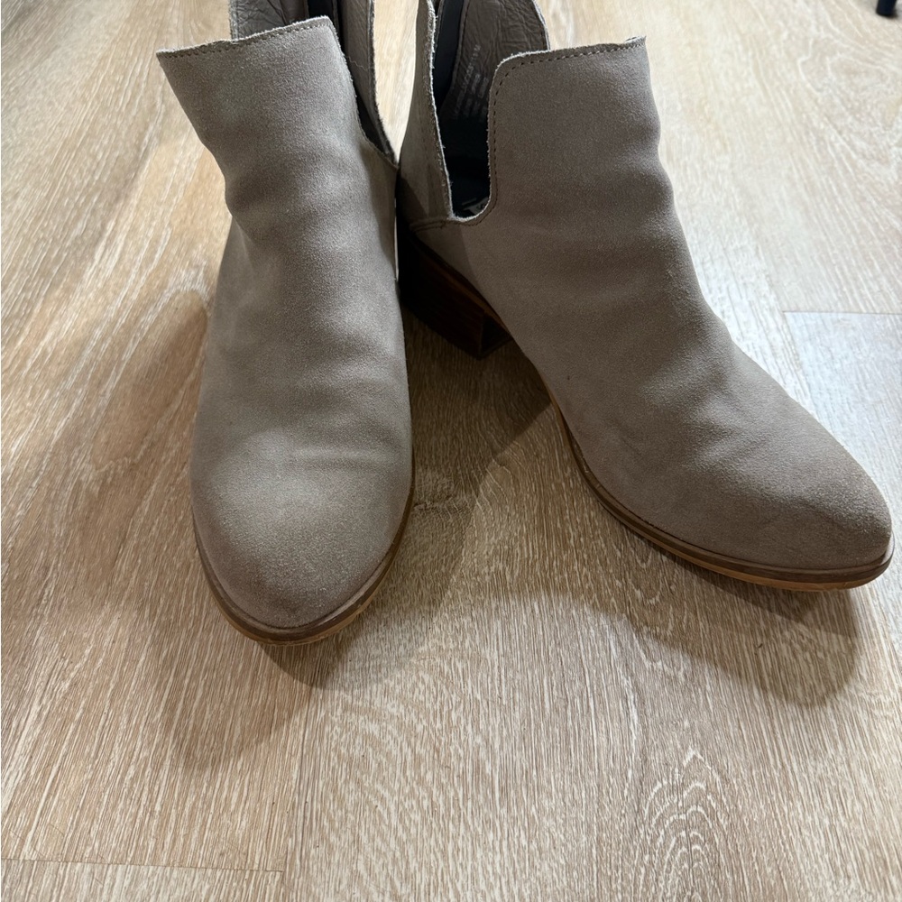 Steve Madden Women’s Lancaster Bootie Almond Toe Back Zip Suede Tan Size 11